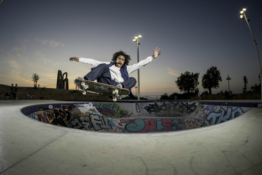 The new short documentary ‘Love of the Fall’ follows skateboarders testing abrasion and tear-resistant concept jeans made of Durable Denim with Dyneema® at the legendary Prado Bowl in Marseille.