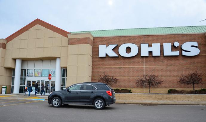 Department store operator Kohl’s Corp said it would accept returns of select items bought from Amazon.com Inc at some of its stores in Los Angeles and Chicago, expanding its partnership with the e-commerce giant.