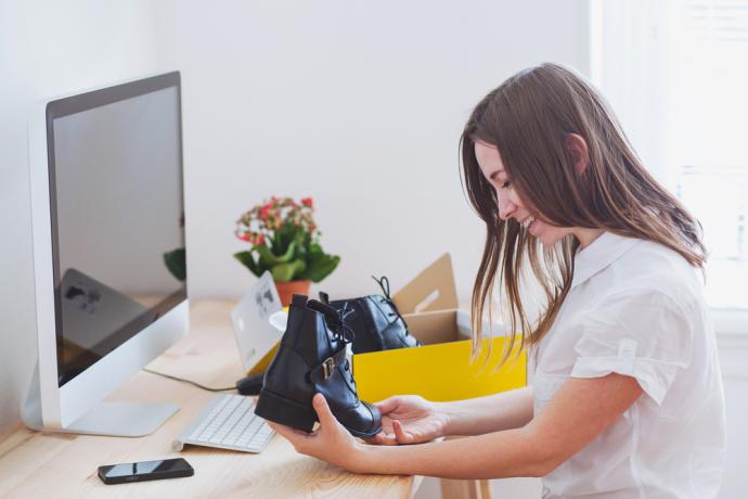 Allume stylists get to know their clients and shop the entire Internet to find clothing and accessories that their clients love.