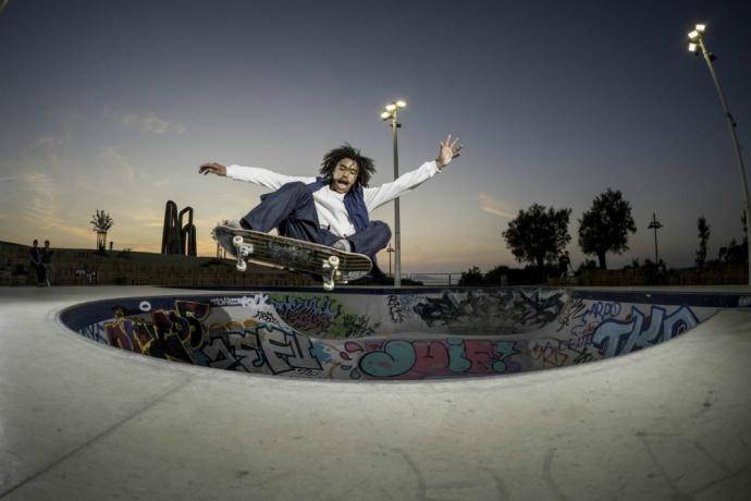 The new short documentary ‘Love of the Fall’ follows skateboarders testing abrasion and tear-resistant concept jeans made of Durable Denim with Dyneema® at the legendary Prado Bowl in Marseille.